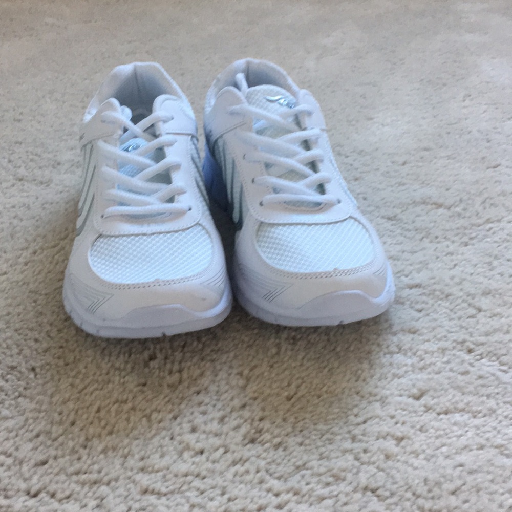 White tennis shoes